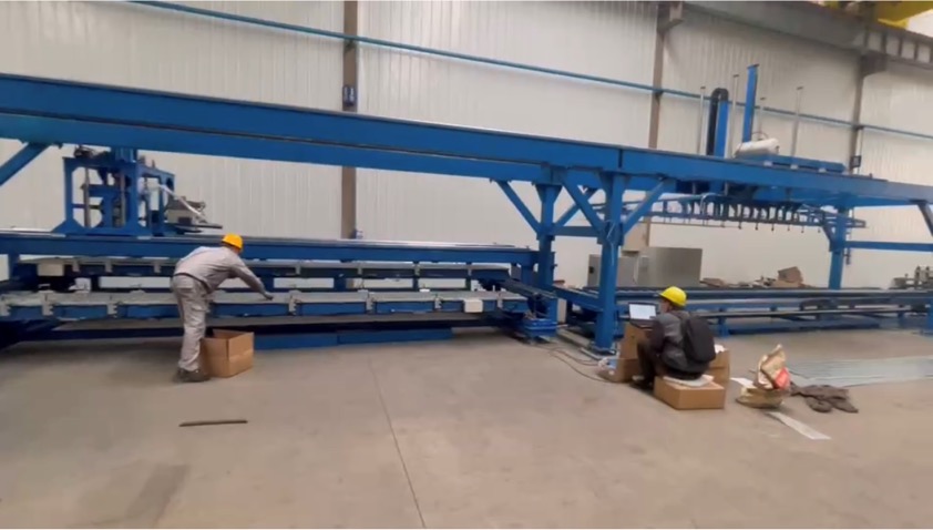 裝配式樓層板，自動沖孔自動鎖付生產線